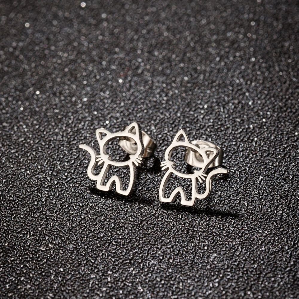 Hello Kitty Earrings - Picture 2 of 3